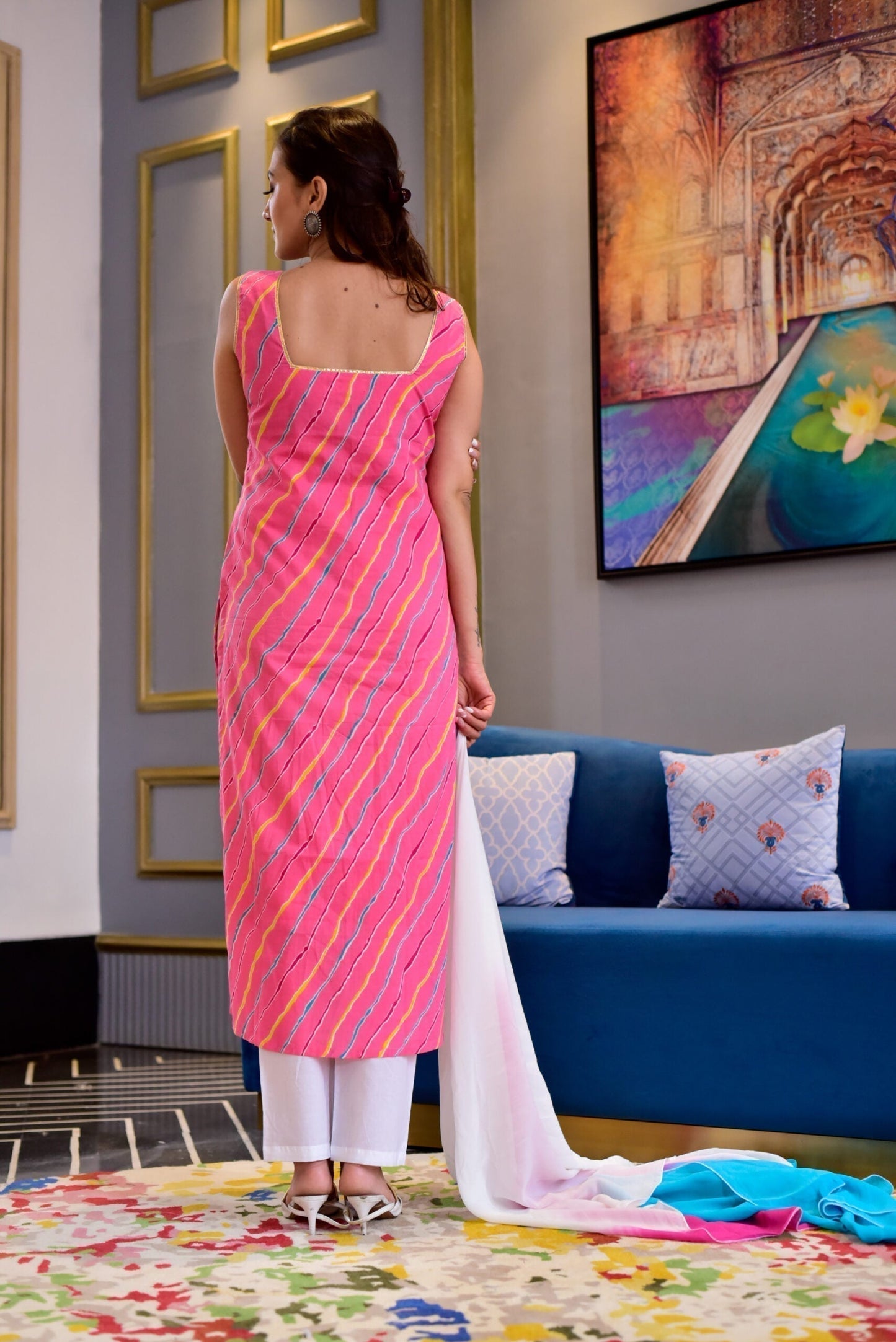 pink leheriya kurta set